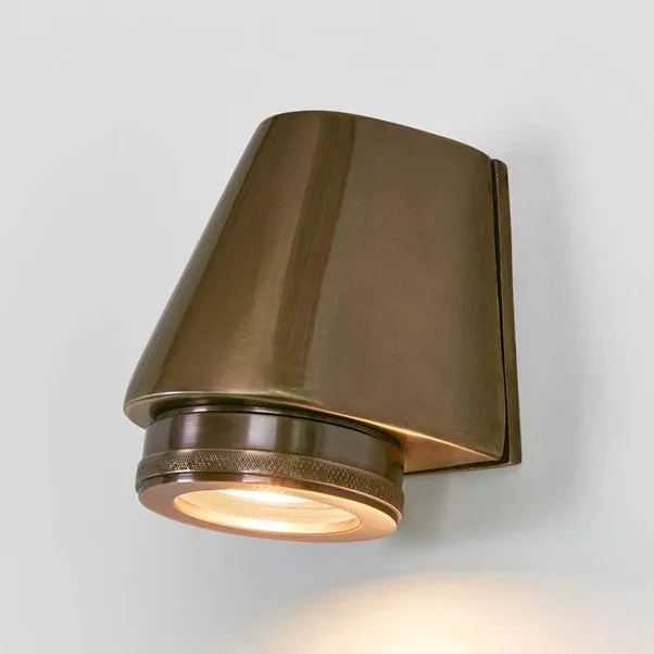 © Seaman Outdoor Wall Light - Antique Brass