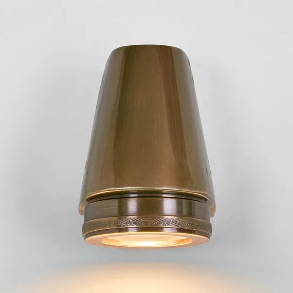 © Seaman Outdoor Wall Light - Antique Brass